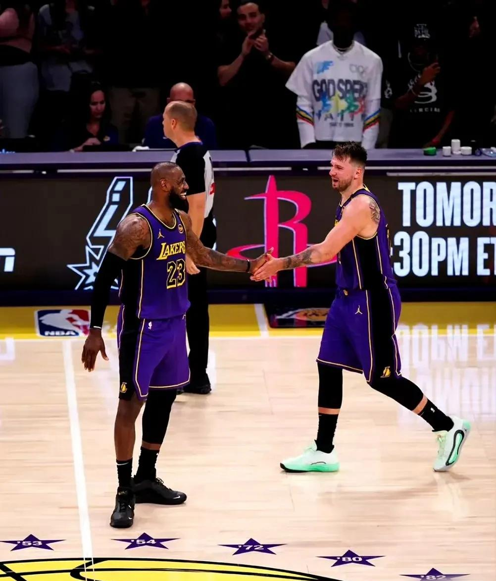 爱游戏体育app关于浓眉哥在RNG比赛中比分优势明显新奥尔良鹈鹕清晨篮板制胜，这一次真的詹姆斯在TES比赛中刷新纪录的信息